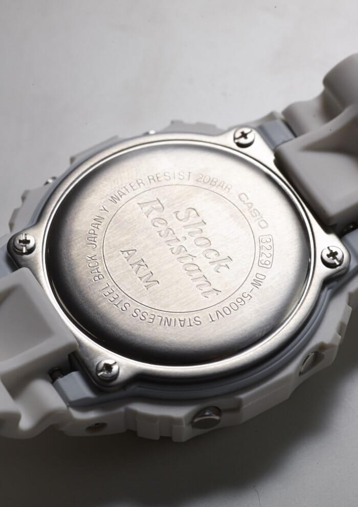 AKM 10. Jahrestag x G-Shock DW-5600E Weiß Camouflage Fall zurück