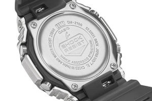 Metal-covered G-Shock GM-2100 is not a Carbon Core Guard