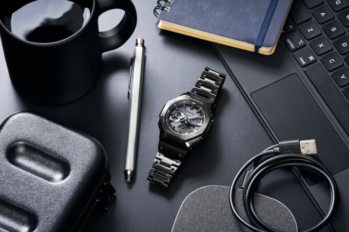 美品　格安　CASIO G-SHOCK GM-B2100 シルバー 腕時計(アナログ) 時計 メンズ 【保証書付】