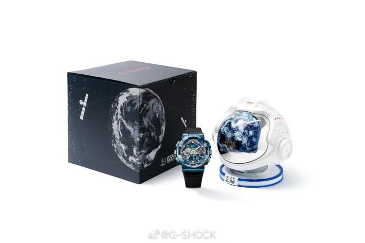 G-Shock GM-110EARTH-1A with Helmet Case