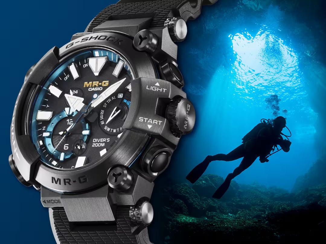 Frogman MRG-BF1000R-1A luxury diving watch is made of titanium and sapphire