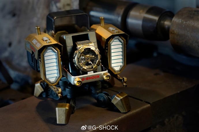 G-Shock GM-110VG-1A9PFS Mecha Figure Case Display