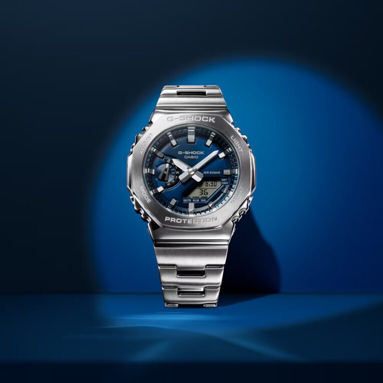 G-Shock GM-2110D-2B Photo