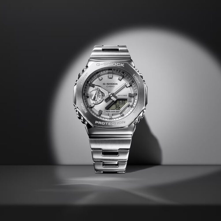 G-Shock GM-2110D-7A Photo