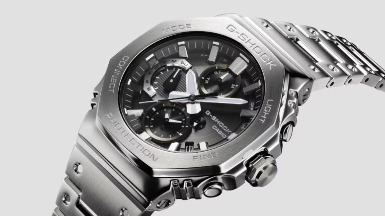 G-Shock GMC-B2100D-1A Angle