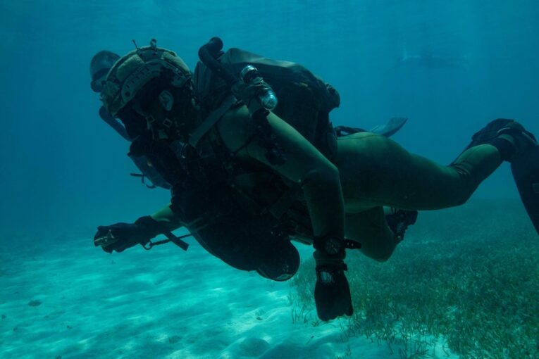 Navy SEALs and German Naval Special Operation Forces diving with G-Shock DW-9052